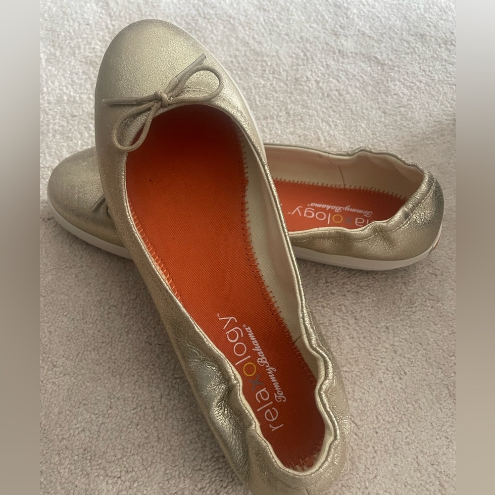 NWOT Tommy Bahama Reflexology Gold Caylee Ballet Flats